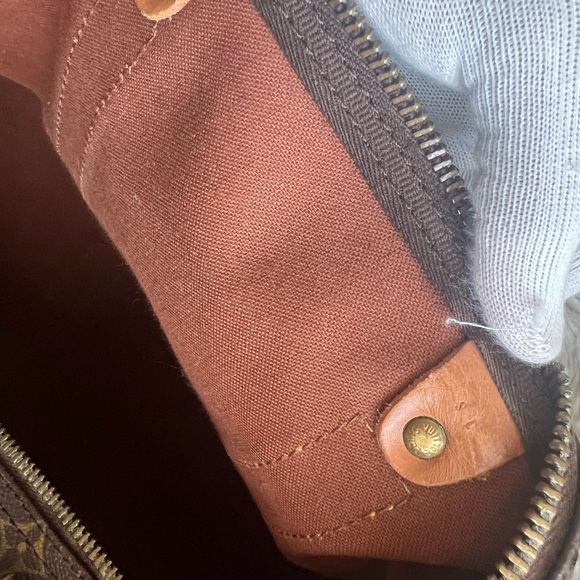 Louis Vuitton Keepall 45 in Monogram Leather - Picture 7 of 10